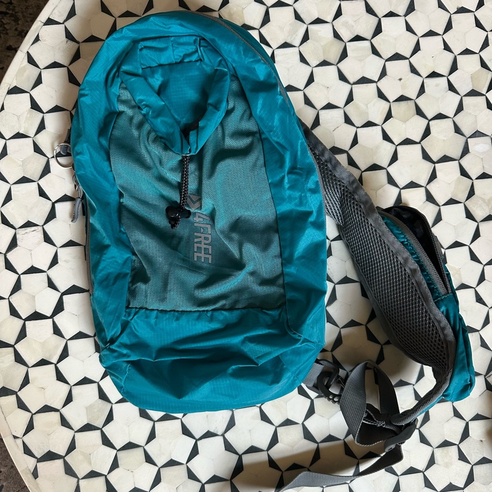 G4FREE | Teal Sling Unisex Bag with Padded Strap | Reversible Sides | Brand New - Picture 8 of 10